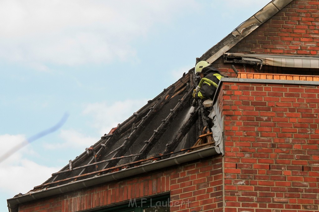 Feuer Koeln Junkersdorf Duerenerstr JK P10.jpg